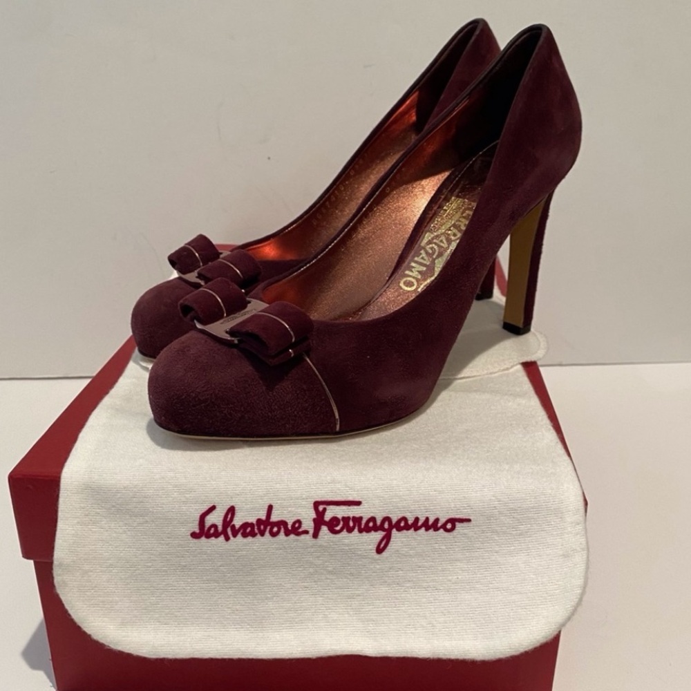 🆕 Salvatore Ferragamo Suede Pumps NIB - Picture 4 of 13